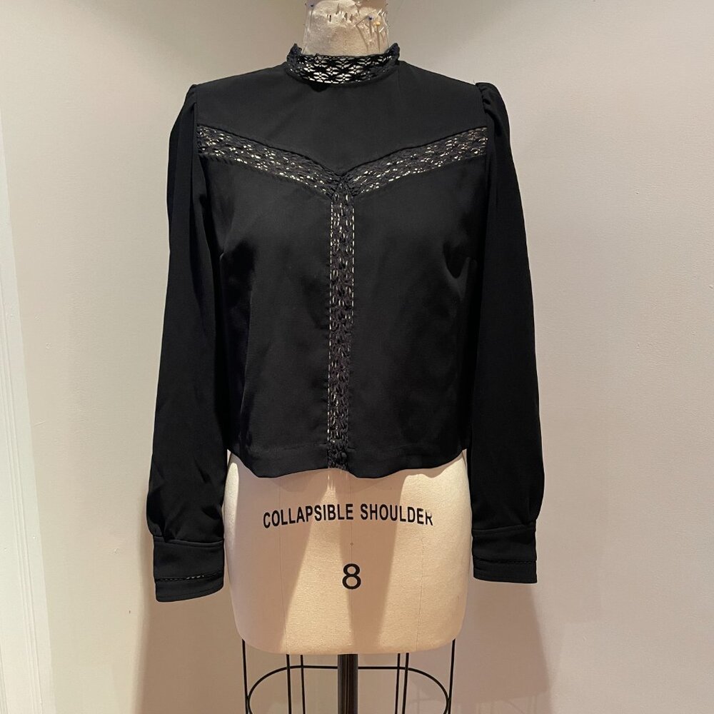 Aritzia Wilfred long sleeve top, lace, cut out, size medium, M